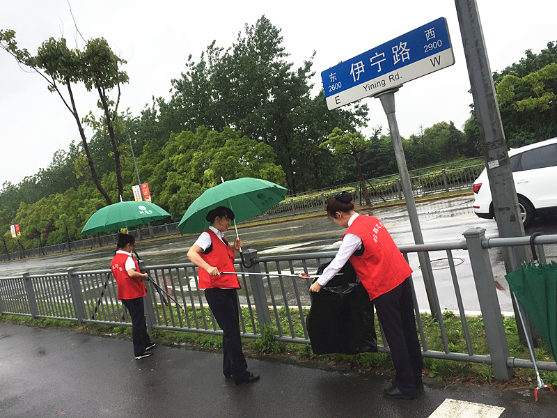 創(chuàng)城登高風(fēng)雨行  松鶴志愿者熱情高